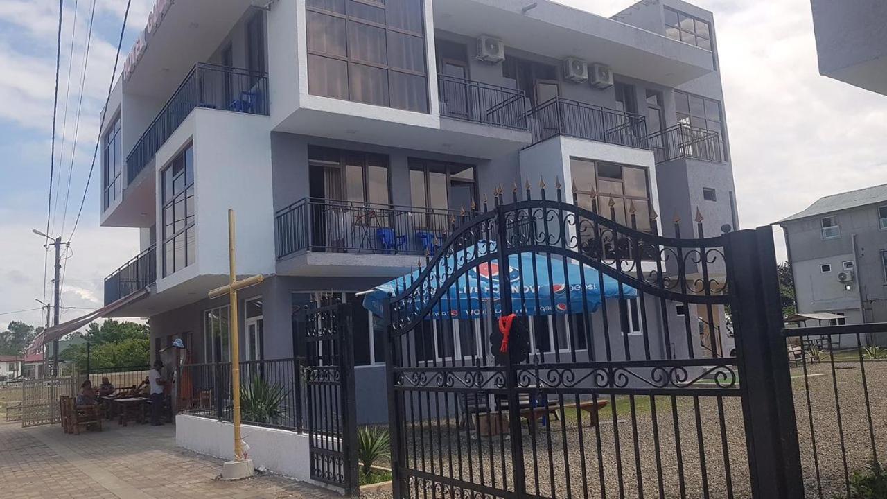 Hotel Guga Kobuleti Esterno foto