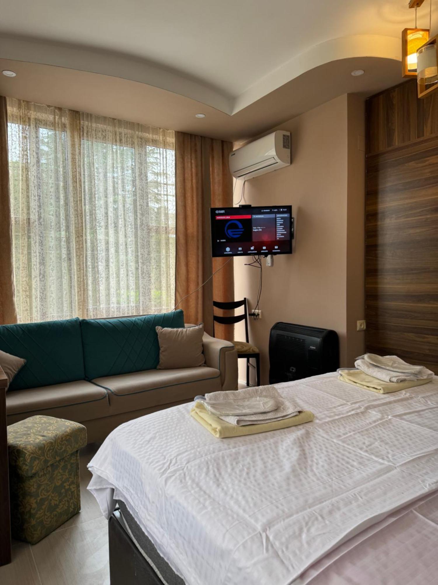 Hotel Guga Kobuleti Esterno foto