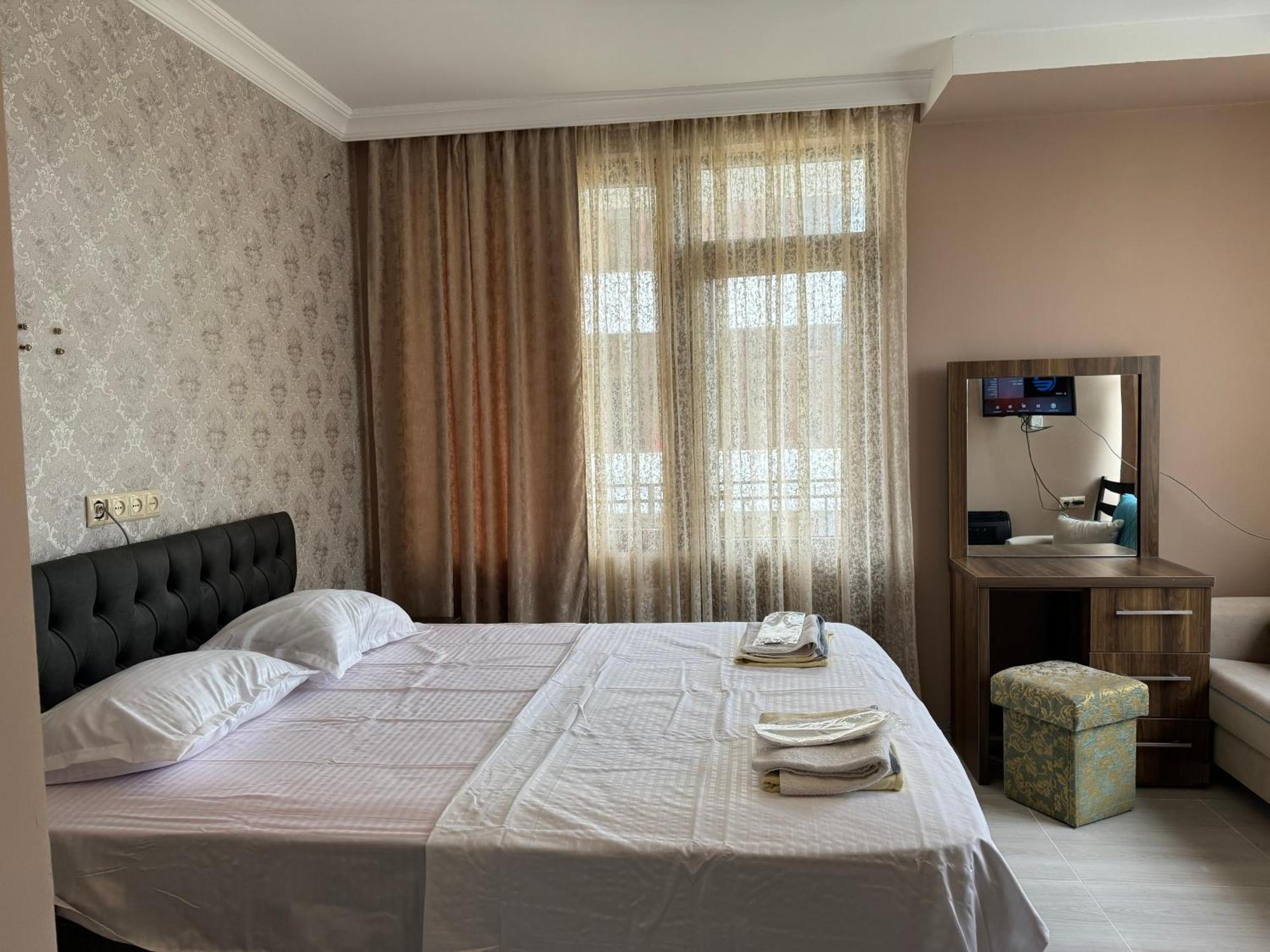 Hotel Guga Kobuleti Esterno foto