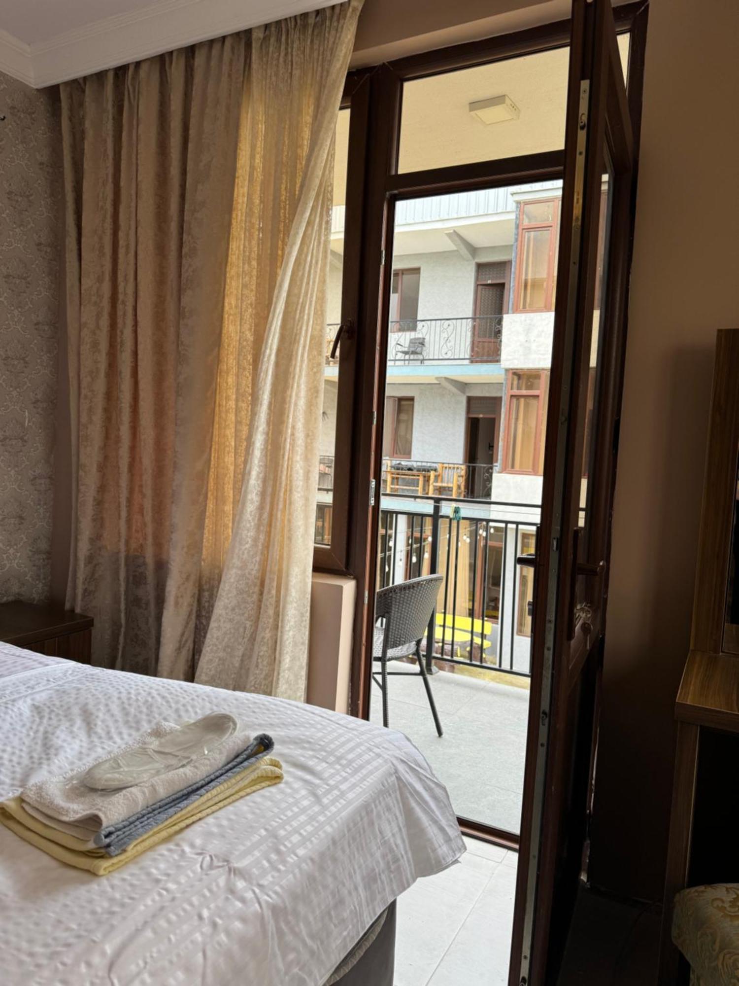 Hotel Guga Kobuleti Esterno foto